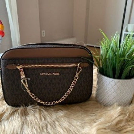 Michaell Korss Jet Set Camera Crossbody with OG Box and Dust BagAV243(ZYDROP)